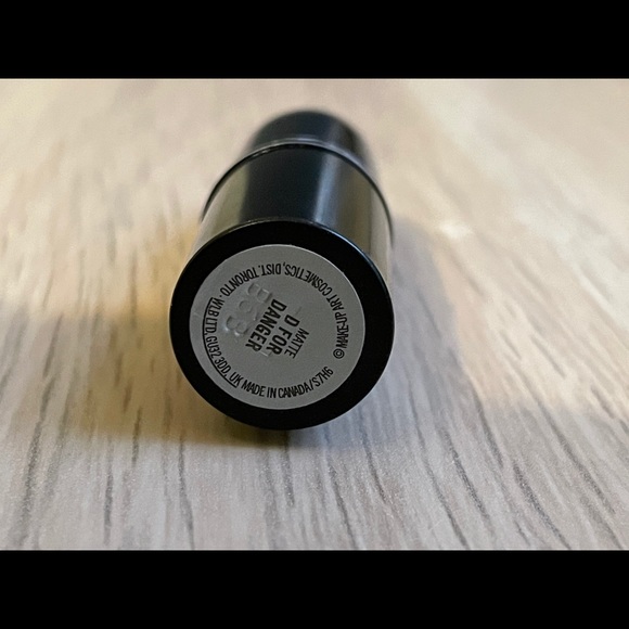 MAC mini lipstick matte D for danger NWOT - Picture 3 of 5